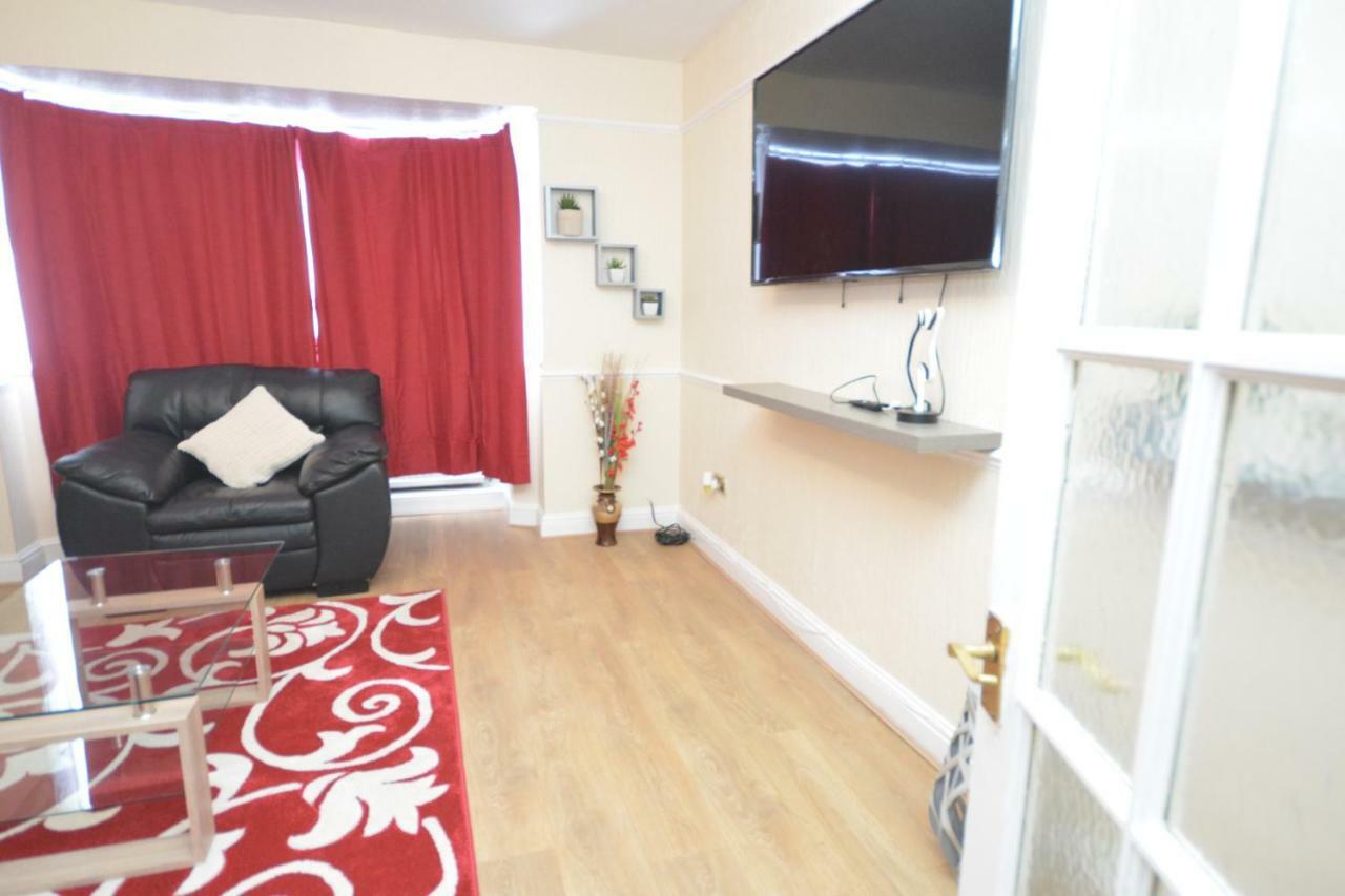 Four Bedroom Townhouse 12 Minutes Walk To Excel Exhibition Centre Londres Exterior foto
