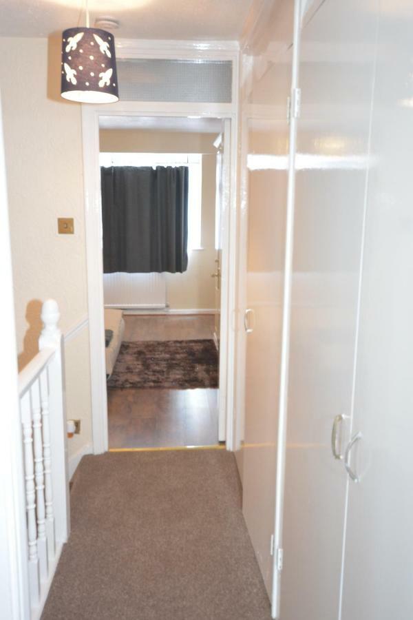 Four Bedroom Townhouse 12 Minutes Walk To Excel Exhibition Centre Londres Exterior foto