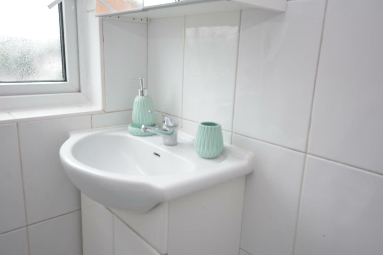 Four Bedroom Townhouse 12 Minutes Walk To Excel Exhibition Centre Londres Exterior foto