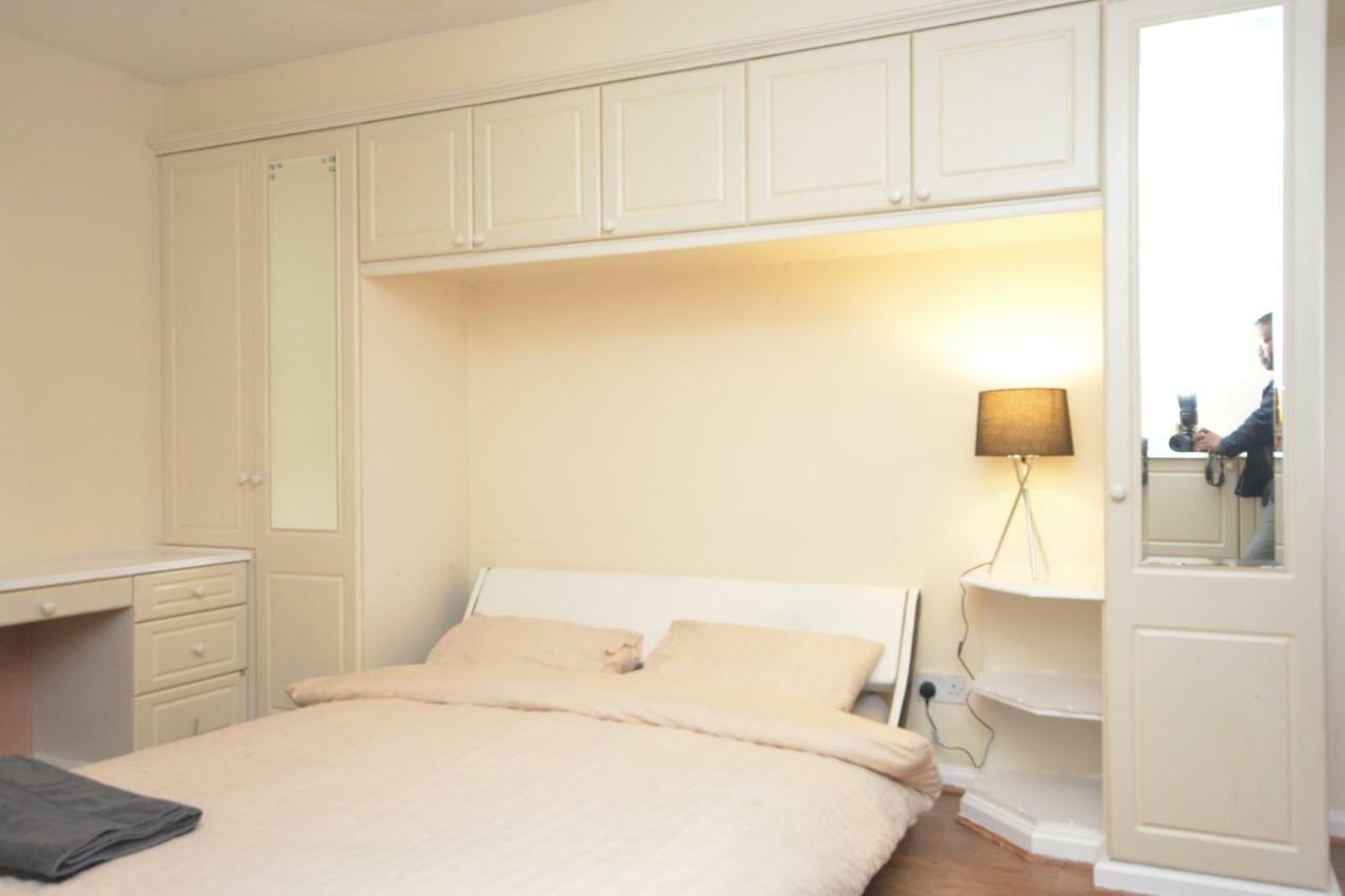 Four Bedroom Townhouse 12 Minutes Walk To Excel Exhibition Centre Londres Exterior foto