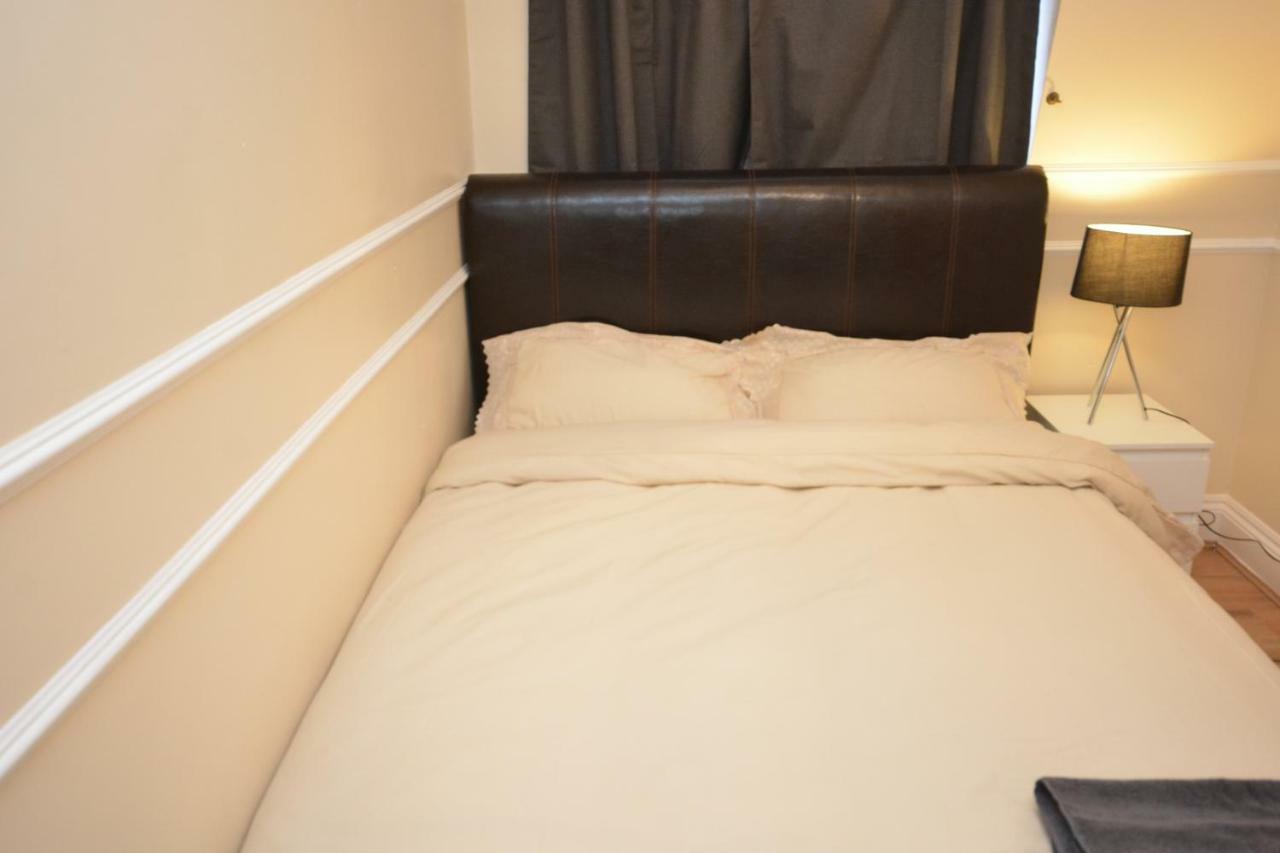 Four Bedroom Townhouse 12 Minutes Walk To Excel Exhibition Centre Londres Exterior foto