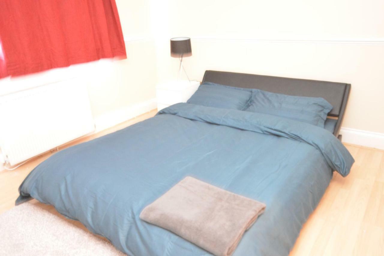 Four Bedroom Townhouse 12 Minutes Walk To Excel Exhibition Centre Londres Exterior foto