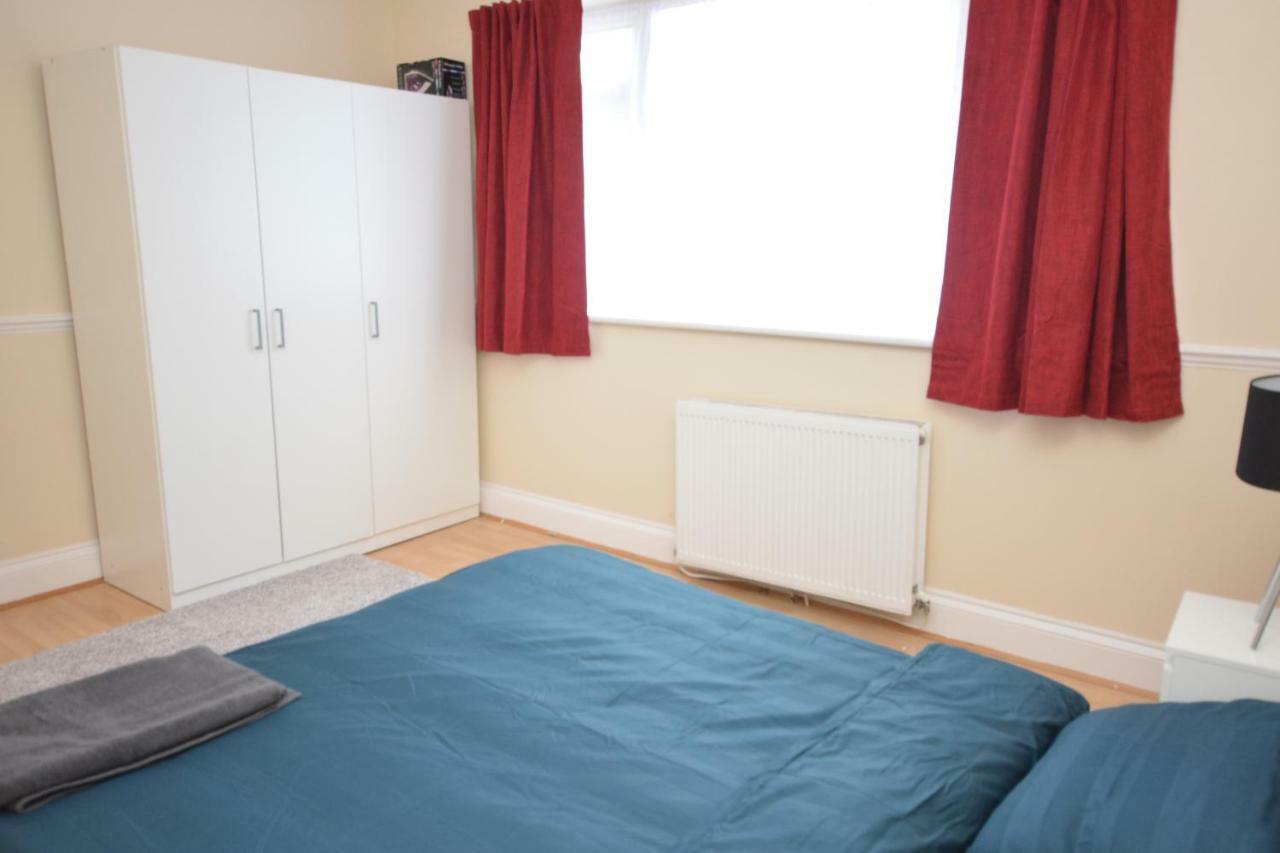 Four Bedroom Townhouse 12 Minutes Walk To Excel Exhibition Centre Londres Exterior foto