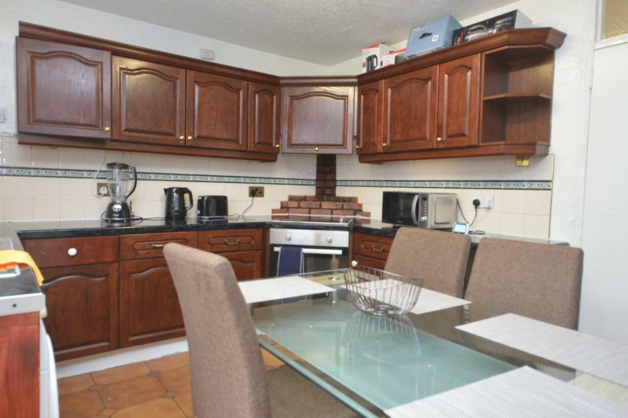Four Bedroom Townhouse 12 Minutes Walk To Excel Exhibition Centre Londres Exterior foto